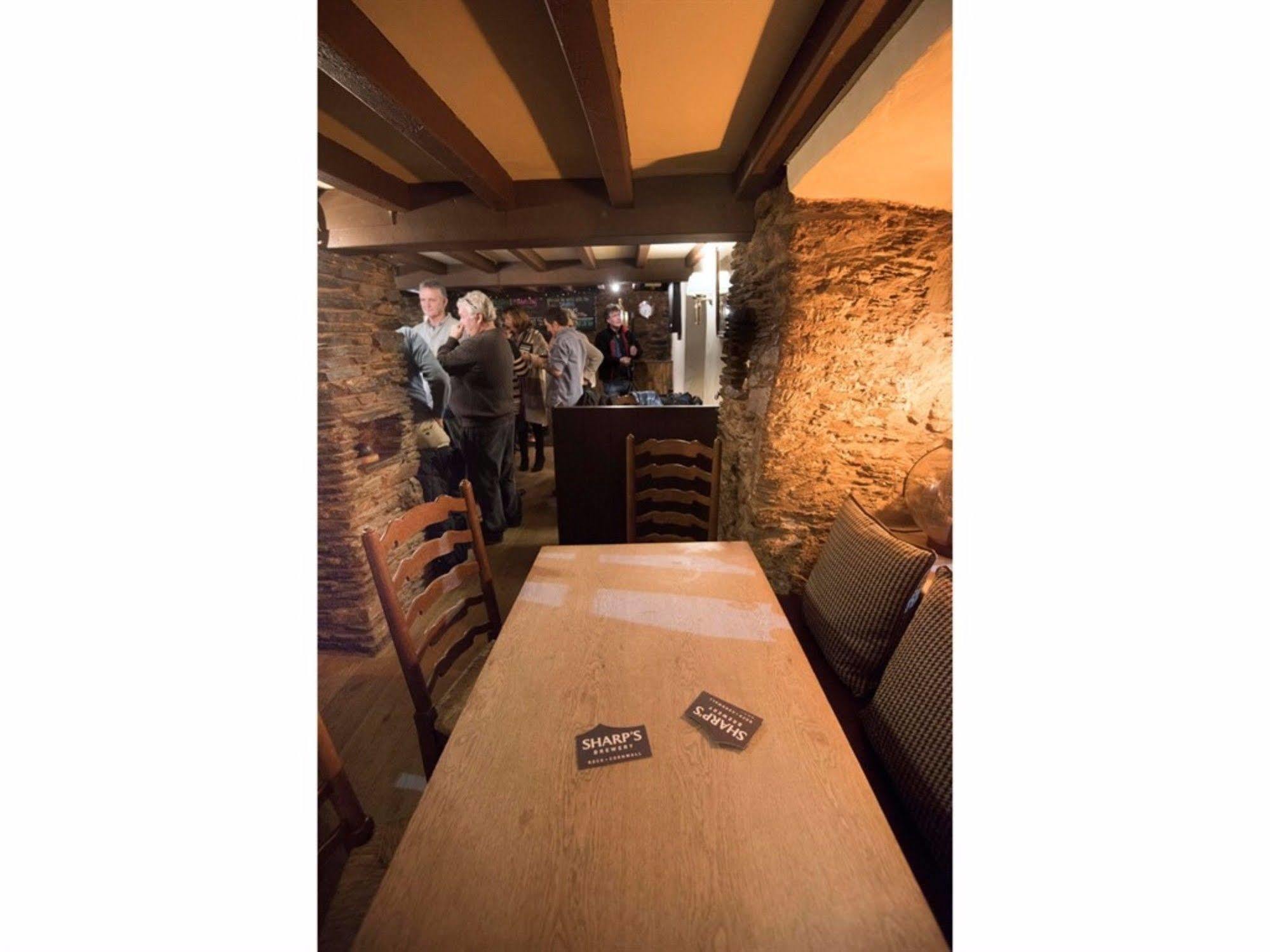 The Dolphin Inn Kingsbridge  Exteriör bild